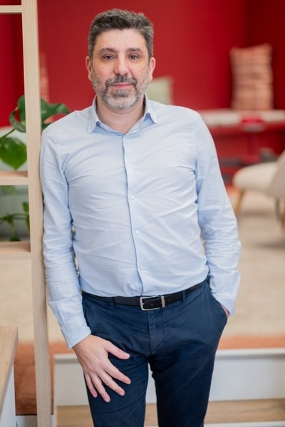 Grégory, dirigeant de GR Assurances dans l'agence de Villeneuve-d'Ascq